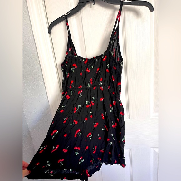 Cherry print adjustable spaghetti straps romper - Picture 5 of 9